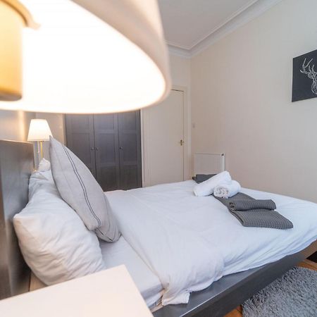 Large City Corner Apartment เอดินบะระ ภายนอก รูปภาพ