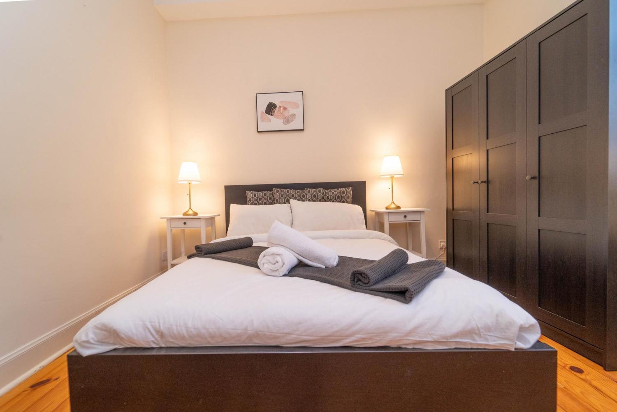 Large City Corner Apartment เอดินบะระ ภายนอก รูปภาพ